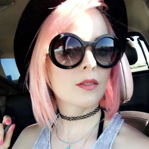 Meet your posher Julia